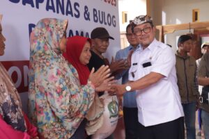 Bupati Imron Apresiasi Bantuan Pangan, Dorong Pengentasan Kemiskinan Lewat Penciptaan Lapangan Kerja